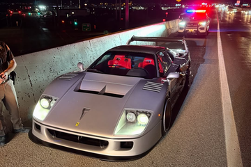 Tong hong sieu xe Ferrari F40, tai xe container tai My voi bo tron hinh anh