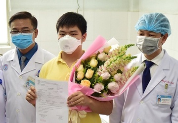 Vinh danh tap the dieu tri benh nhan khoi virus corona o TP.HCM hinh anh