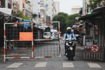 TP.HCM co nen 'mo cua tung phan' voi vung da kiem soat duoc dich? hinh anh