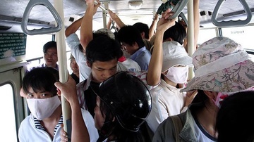 Xuat hien tinh trang quay roi tinh duc tren xe buyt tai TP.HCM hinh anh