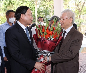 Tong bi thu Nguyen Phu Trong tham va lam viec tai tinh Quang Ninh hinh anh