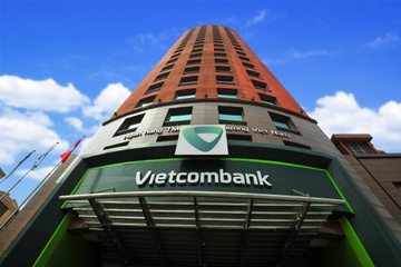 Vietcombank tang loat phi dich vu the ATM, tin dung tu 1/7 hinh anh