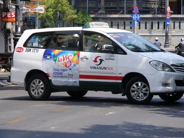 Vinasun thoat lo nho quang cao tren taxi va ban xe cu hinh anh