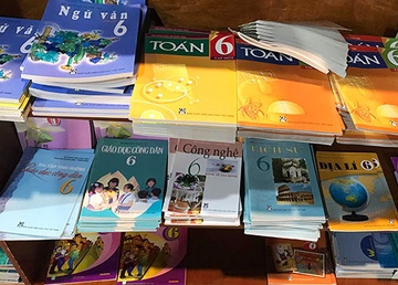 In sach giao khoa lo, sao quy luong o Nha xuat ban Giao duc van tang? hinh anh