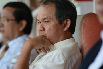 Bau Duc da ban bao nhieu mang kinh doanh de giu lai bong da? hinh anh