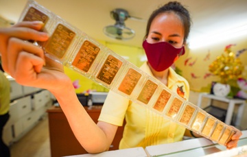 Gia vang di ngang cuoi tuan hinh anh