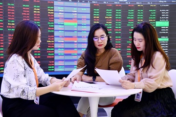 Yeu cau cong bo so lieu tu doanh chung khoan truoc ngay 23/5 hinh anh