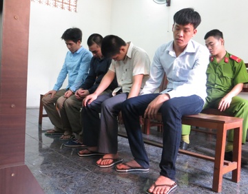 Cuop 100.000 dong, lanh 17 nam tu hinh anh
