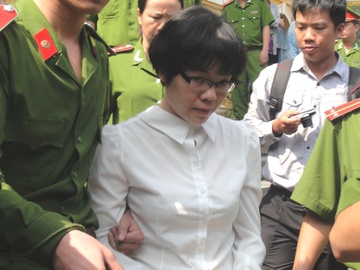 'Bi cao phai lua dao vi so bi chu no dap vo mat' hinh anh