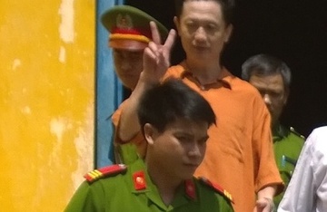Ke giet nguoi tao dang khi duoc chup hinh hinh anh