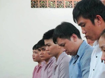 Nhom thanh nien lua hon 800 trieu qua mang xa hoi hinh anh