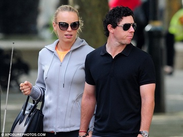 Wozniacki va McIlroy dot ngot huy hon hinh anh
