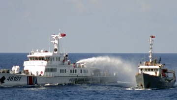 Trung Quoc vu khong tau Viet Nam dam va hon 1.400 lan hinh anh
