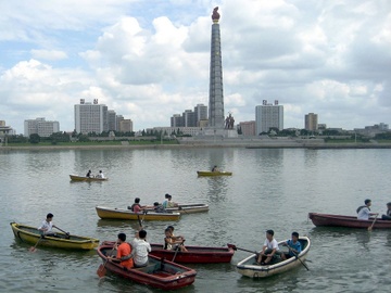 Trieu Tien dang 'thay ao moi' hinh anh