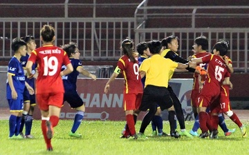 ‘Vu nu cau thu danh nhau la loi canh tinh cho bong da Viet Nam’ hinh anh