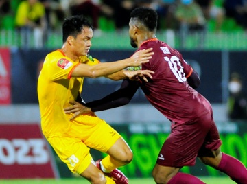 Trung ve Van Viet nhan the do, Khanh Hoa thua Binh Dinh 0-3 hinh anh