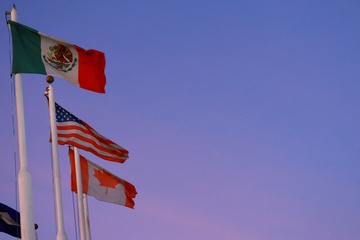 Don thue quan qua lai anh huong the nao toi My, Canada, Mexico hinh anh