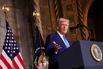 Ong Trump doa danh thue oto, duoc pham va chip vao My hinh anh