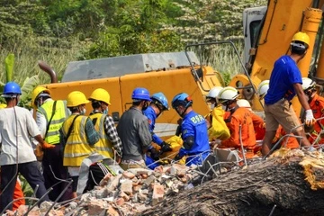 Hon 2.000 nguoi thiet mang, Myanmar doi mat nguy co dich benh, vo dap hinh anh