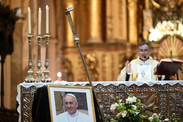 Vatican cong bo nguyen nhan Giao hoang qua doi hinh anh