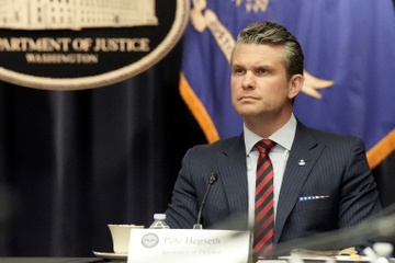 Bo truong Hegseth dang bi 'gay ong dap lung ong'? hinh anh