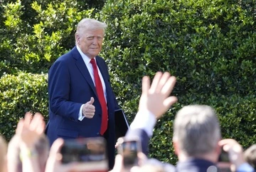 Hon 200 vu kien trong 100 ngay dau nhiem ky cua ong Trump hinh anh