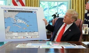 Ám ảnh về bản đồ của ông Trump