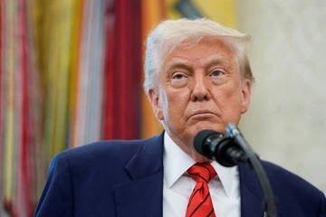 Mon qua 400 trieu USD dat ong Trump vao tam diem nghi van dao duc hinh anh