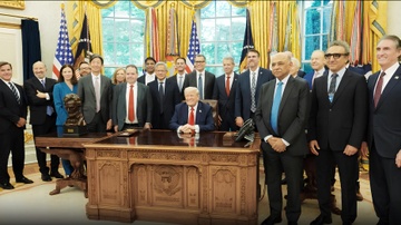 Gioi tai phiet da giup ong Trump danh bong hinh anh the nao? hinh anh