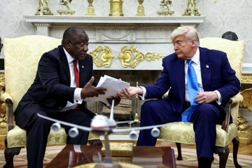Ong Trump lai tranh cai nay lua tai Phong Bau duc hinh anh