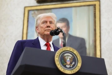 Ông Trump than phi cơ Qatar tặng 'quá khổ' để làm chuyên cơ