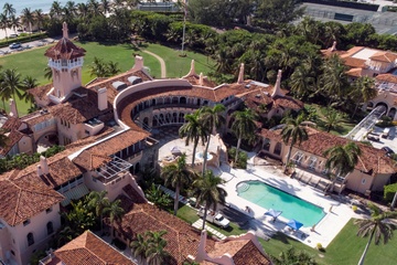 Thanh nien dot nhap Mar-a-Lago vi muon cuoi chau gai ong Trump hinh anh