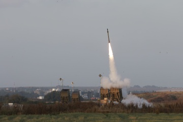 Israel khong kich Iran, nhieu tieng no lon phat ra tai Tehran hinh anh