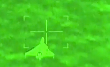 Israel cong bo video danh chan UAV Iran giua mua ten lua hinh anh