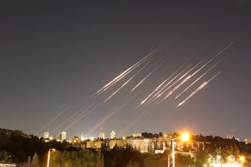 Iran công bố thêm cảnh phóng tên lửa được cho là nhằm vào Israel