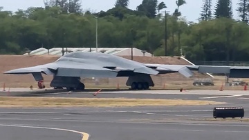 B-2 Spirit 'moi nhu' cua My mac ket tai Hawaii hinh anh
