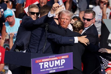 Mot nam sau cu loi nguoc dong tu vu am sat cua ong Trump hinh anh