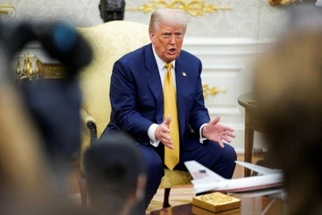 Ông Trump cáo buộc ông Obama 'tội phản quốc'