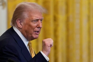Tên ông Trump xuất hiện trong hồ sơ Epstein, Nhà Trắng nói 'tin giả'