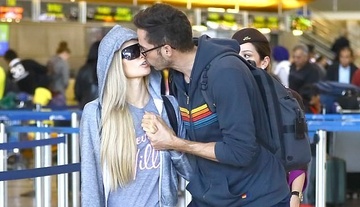 Paris Hilton cong khai ban trai hinh anh