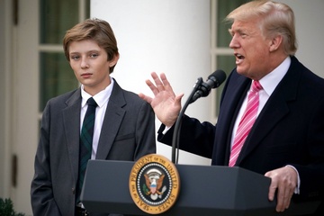 Tong thong Donald Trump tiet lo Barron la thien tai may tinh hinh anh