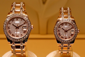 Rolex cap chung nhan cho dong ho cu nham chong hang gia hinh anh