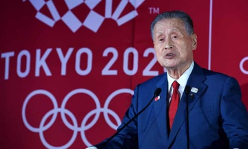 Truong BTC Olympic Tokyo bi tay chay vi noi phu nu 'lam loi' hinh anh