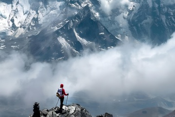 Khu du lich Everest tam dong cua sau dong dat Tay Tang hinh anh
