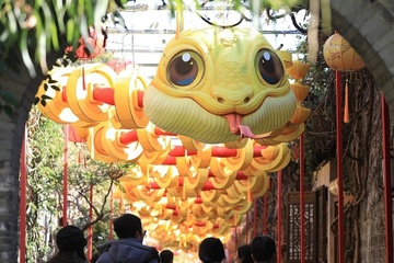 'Con sot' du lich noi dia gia tri 1.000 ty USD cua nguoi Trung Quoc hinh anh