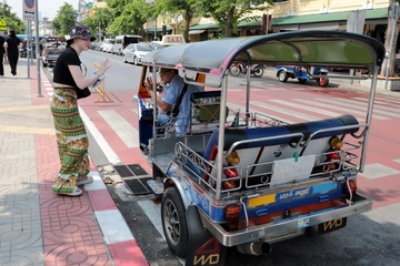 Ai lap day khoang trong khach Trung Quoc tai Thai Lan? hinh anh