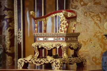 Mot tieng truoc khi ngai vang trieu Nguyen bi dap gay hinh anh