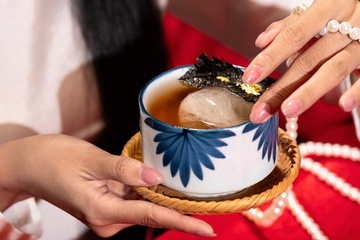 Cocktail oc luoc, bot loc heo quay gay chu y o Hue hinh anh