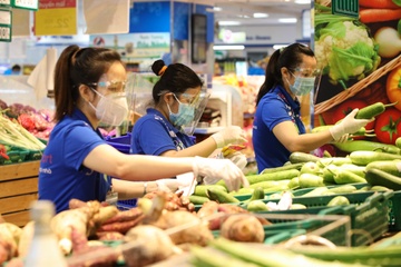 Sieu thi tat bat chuan bi combo thuc pham 'di cho ho' o TP.HCM hinh anh