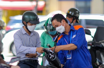 Moi co gan 150 cay xang Ha Noi xuat hoa don dien tu theo tung lan ban hinh anh